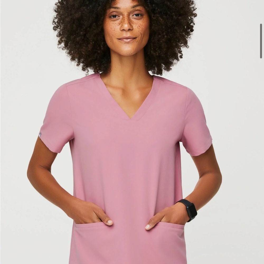 FIGS chalk pink scrub set in size SMALL